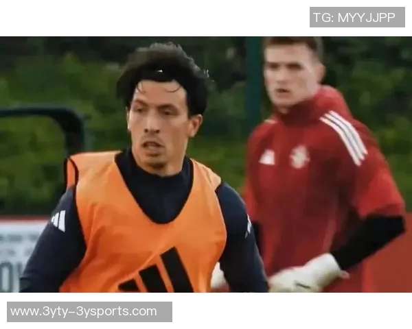 曼联后卫利桑德罗膝伤恢复接近尾声即将重返球队合练 曼联后卫利桑德罗膝伤恢复接近尾声即将重返球队合练