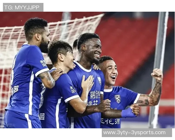 果阿队主场球员通道灯牌损坏严重引发球迷热议 果阿队主场球员通道灯牌损坏严重引发球迷热议