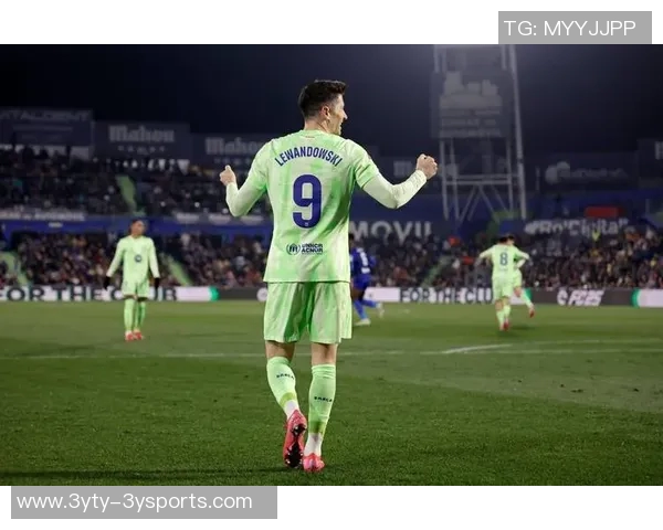 克鲁伊维特称若为巴萨主帅将续约莱万一年看重其经验与能力