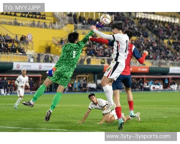 广东队逆转中国香港姜至鹏禁区小角度射门精彩破门助力胜利